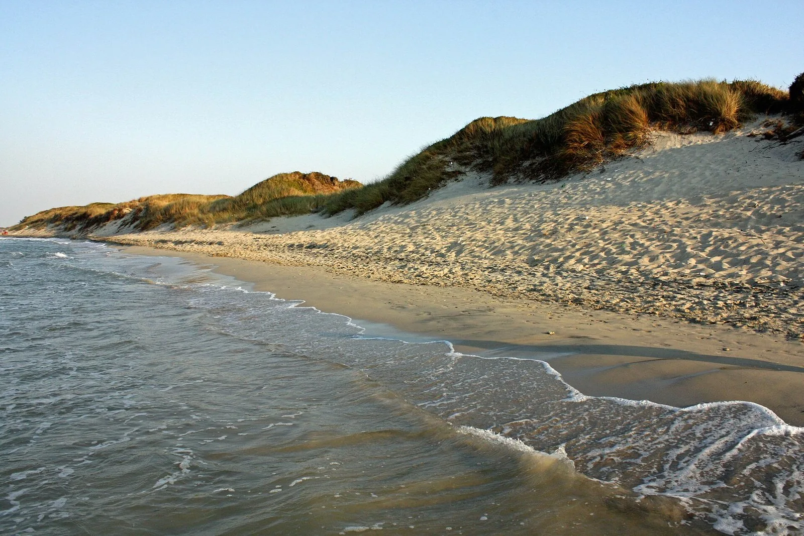 La spiaggia libera e le dune fra Torre Canne e Marina di Ostuni